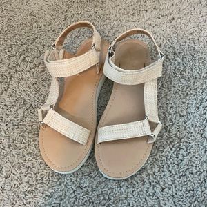 Universal Thread Angie Sandal
